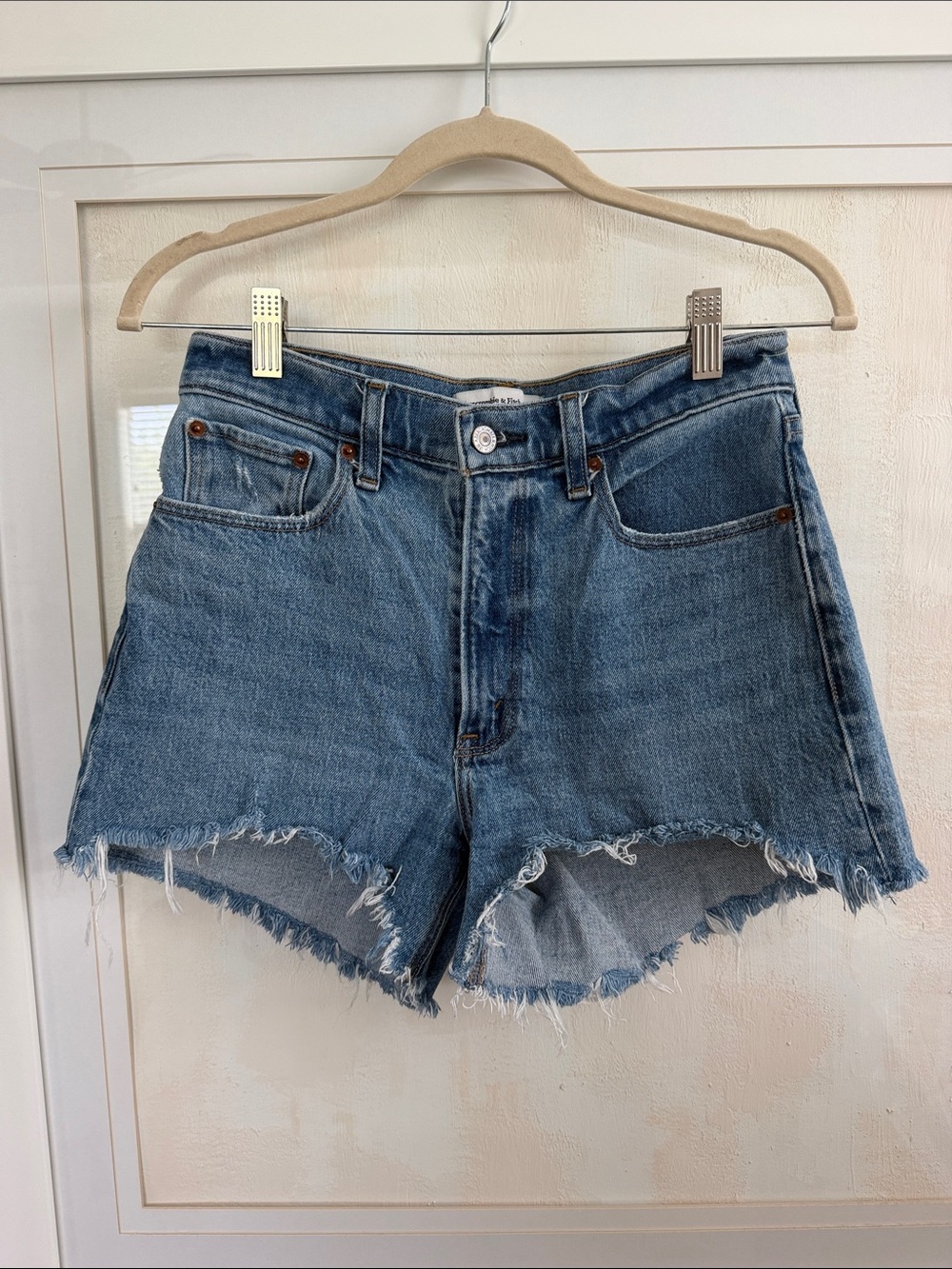 Abercrombie & Fitch High-Rise mom shorts -medium wash